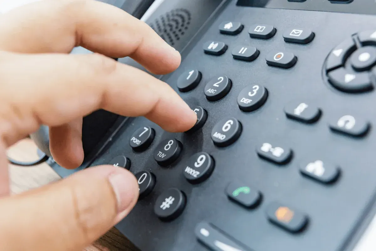 Hand dialing a desk phone keypad for outbound calling software Hand dialing a desk phone keypad for outbound calling software